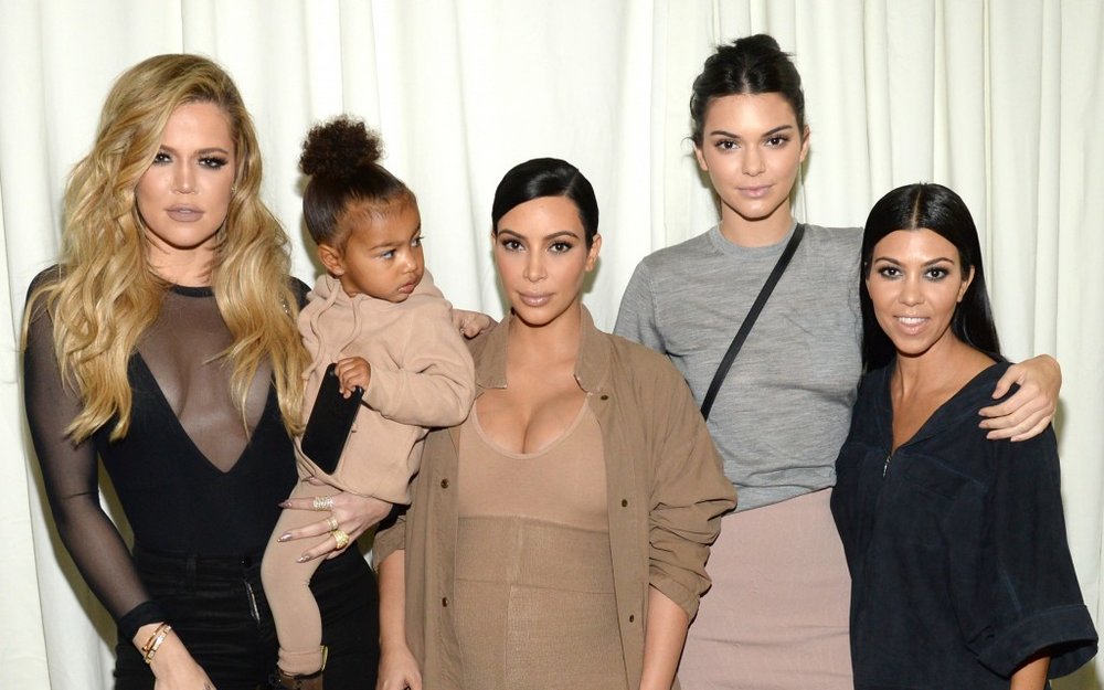 kardashian-sisters-social