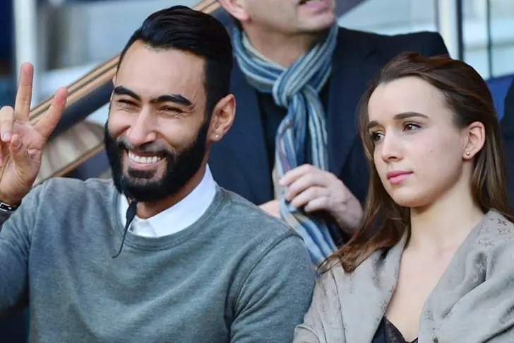 LA FOUINE ET UNE JOLIE BRUNE