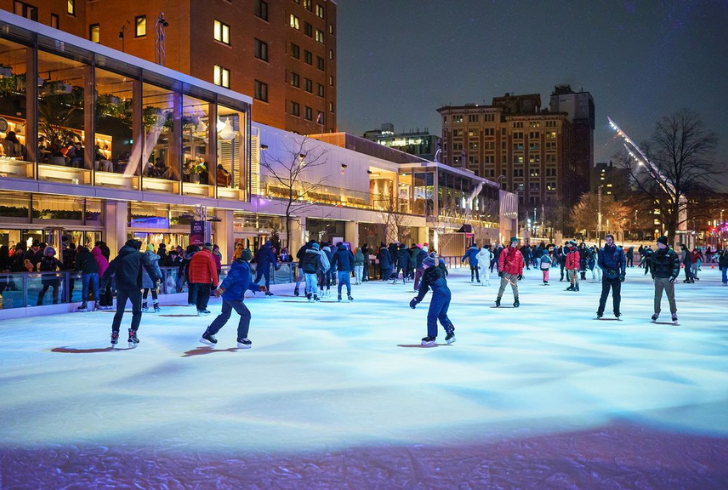 mtlenlumiere | Instagram | It combines food, entertainment and the magic of winter. Events include outdoor skating and indoor shows.
